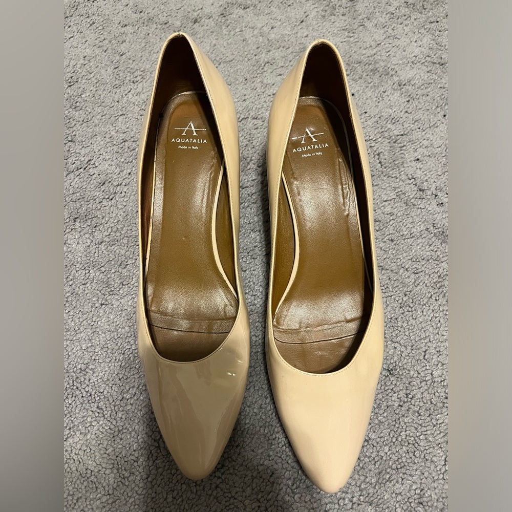 Tan heel